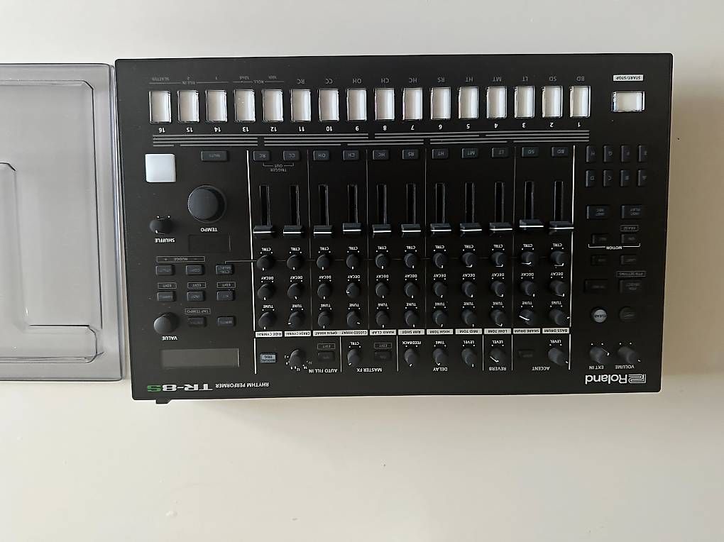 Strumenti musicali: Roland TR 8S Drum Machine inkl. Decksaver – Usato da Basel venduto da ste_vr9l 2