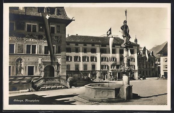 Cartoline postali: AK Schwyz, Hauptplatz mit Denkmal – Usato da Berlin venduto da bartko-reher