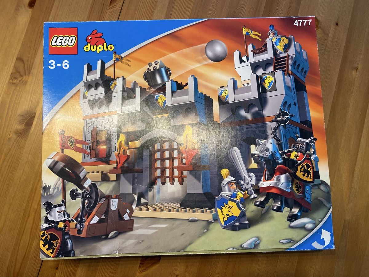 Lego Kit di costruzioni: Lego Duplo 4777 Ritterburg gebraucht – Usato da Wil SG venduto da SamuelLukas01