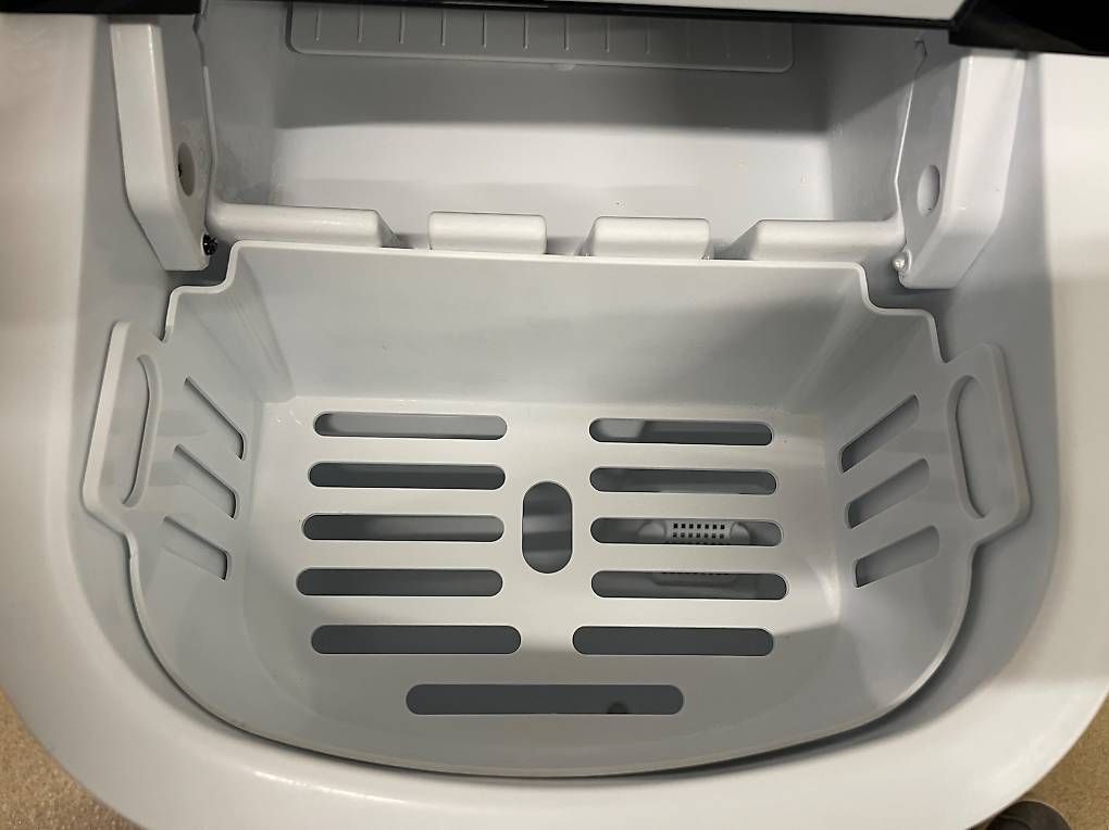 Küchengeräte: Eiswürfelmaschine 2.4l – Neu (gemäss Beschreibung) aus Necker von liq24 2