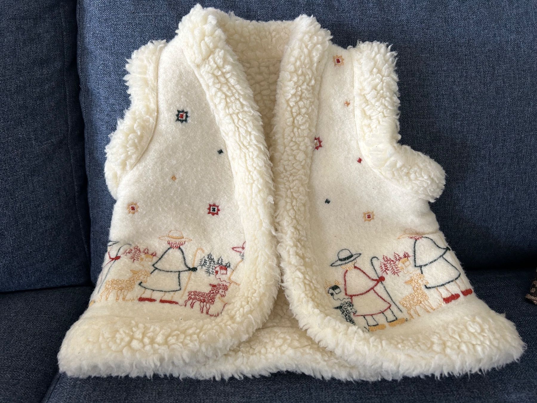 Gilets & Westen: Wintergilet aus Fell – Gebraucht aus Buchrain von mangotree123
