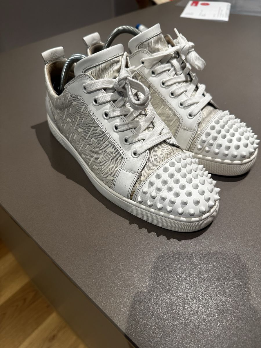 Christian Louboutin Herrenschuhe: Christian Louboutin Junior Spikes monogramm 42 – Gebraucht aus Kreuzlingen von 927572
