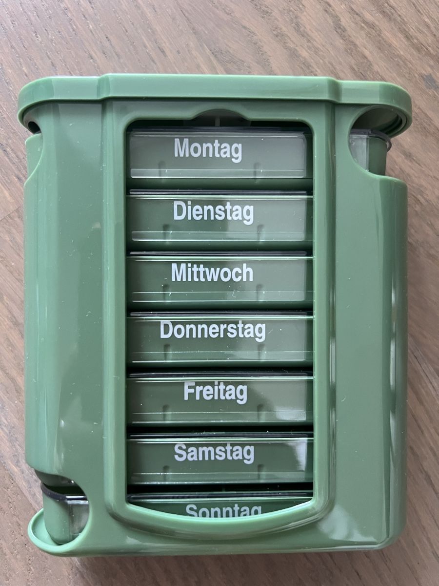 Contenitori & Simili: Tablettendose 7 Tage mit 4 Fächern – Nuovo (secondo la descrizione) da Kriens venduto da Luzernerin_K