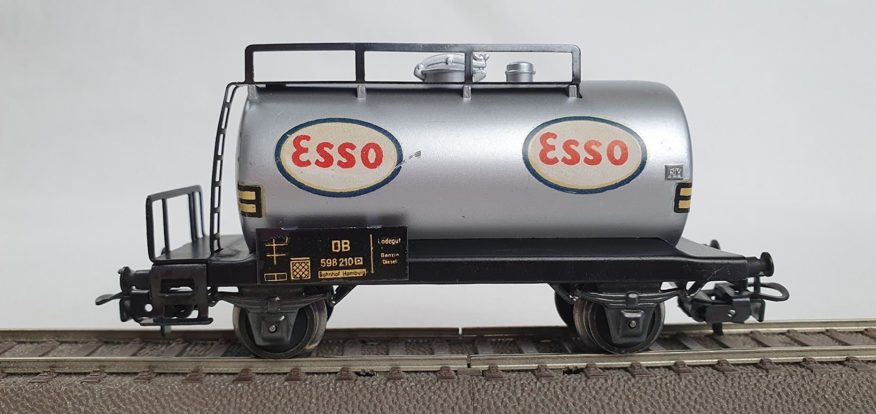 Märklin Modellini di ferrovie: Märklin 4501 DB Kesselwagen "ESSO", Version: 1962 – Usato da Seon venduto da voAllBah