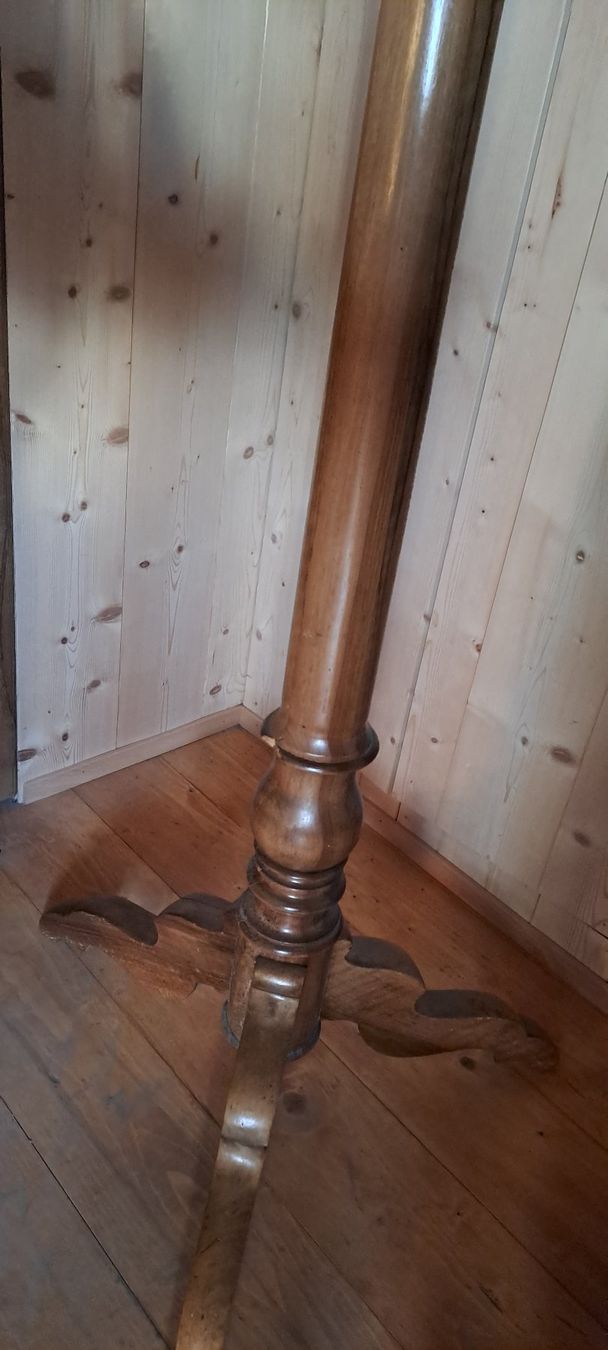 Guardaroba: Antike Garderobe / Kleiderständer, Nussbaum – Usato da Trogen venduto da Limboo 2