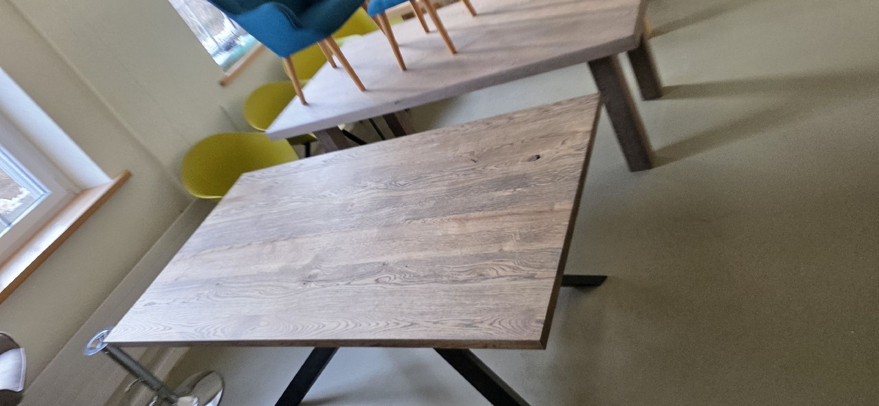 Tables: Tisch neu Massiv – Neuf avec emballage d'origine à Lützelflüh-Goldb par Rampenverkauf_72_ 1