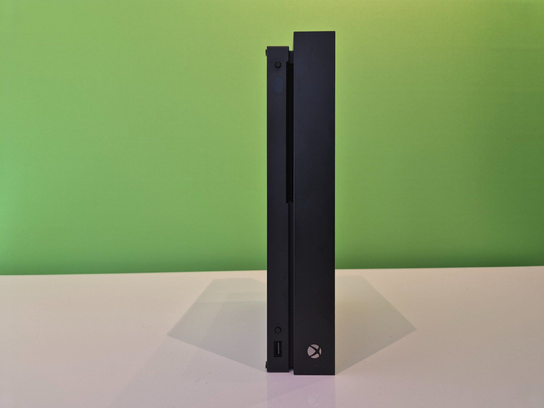 Microsoft Console: Xbox One X + Controller + Ladebox & Zusatzakku – Usato da Moosseedorf venduto da hermeses 2