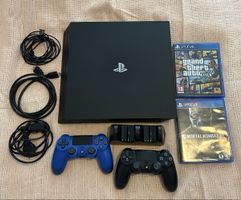 PS4 Konsole mit Spielen und Zubehör guter Zustand