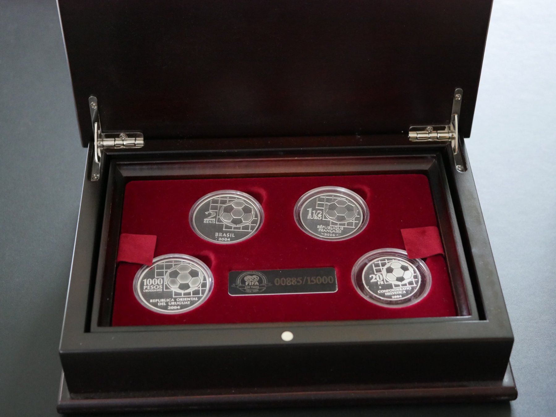 Tutti le monete: 100 Jahre FIFA - Box 2004 ***TOP*** – Nuovo (secondo la descrizione) da Kreuzlingen venduto da Samson01
