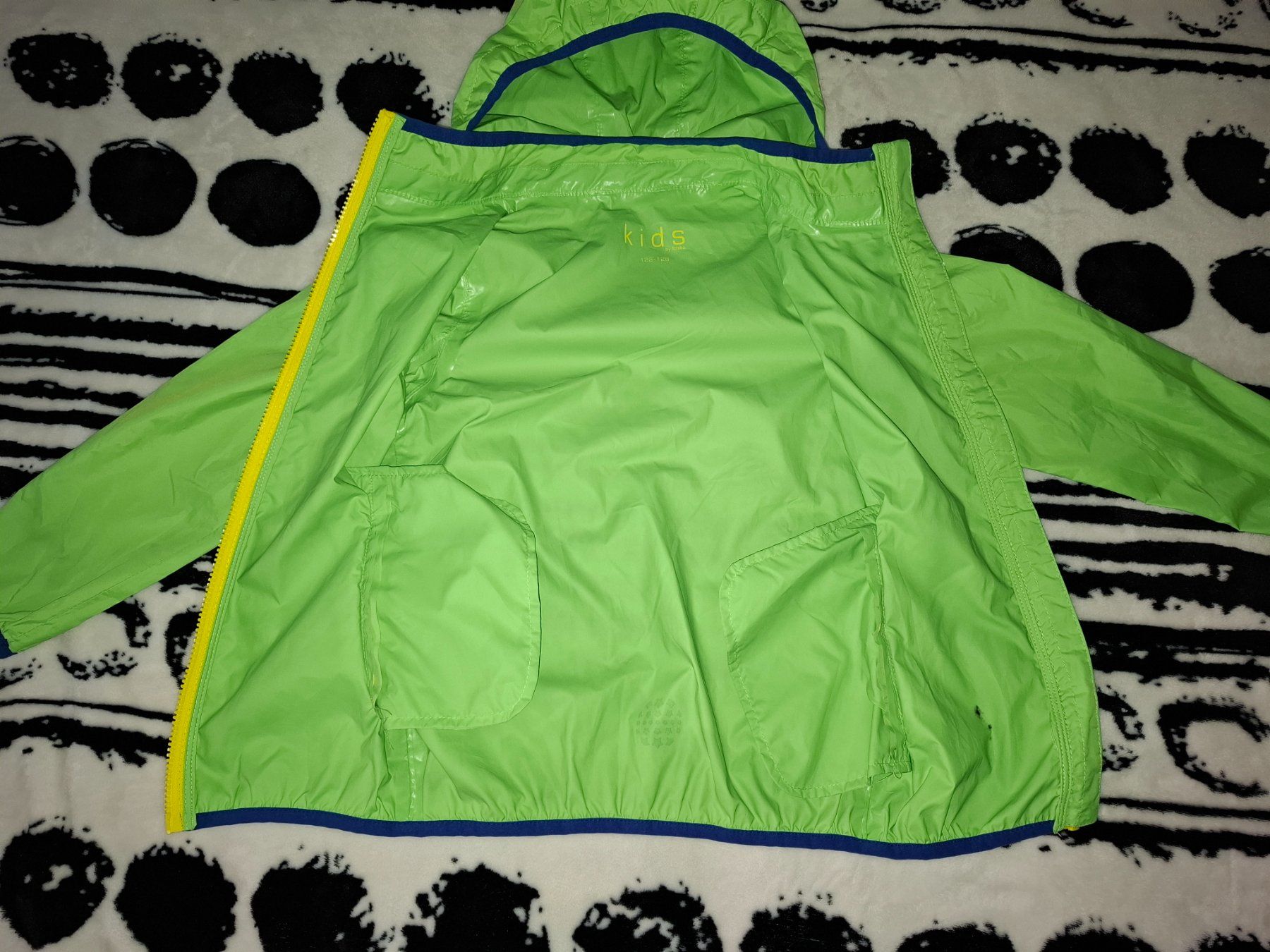 Giacche & Cappotti: leichte Regenjacke gr.122/128 – Usato da Oberurnen venduto da rotty80 1