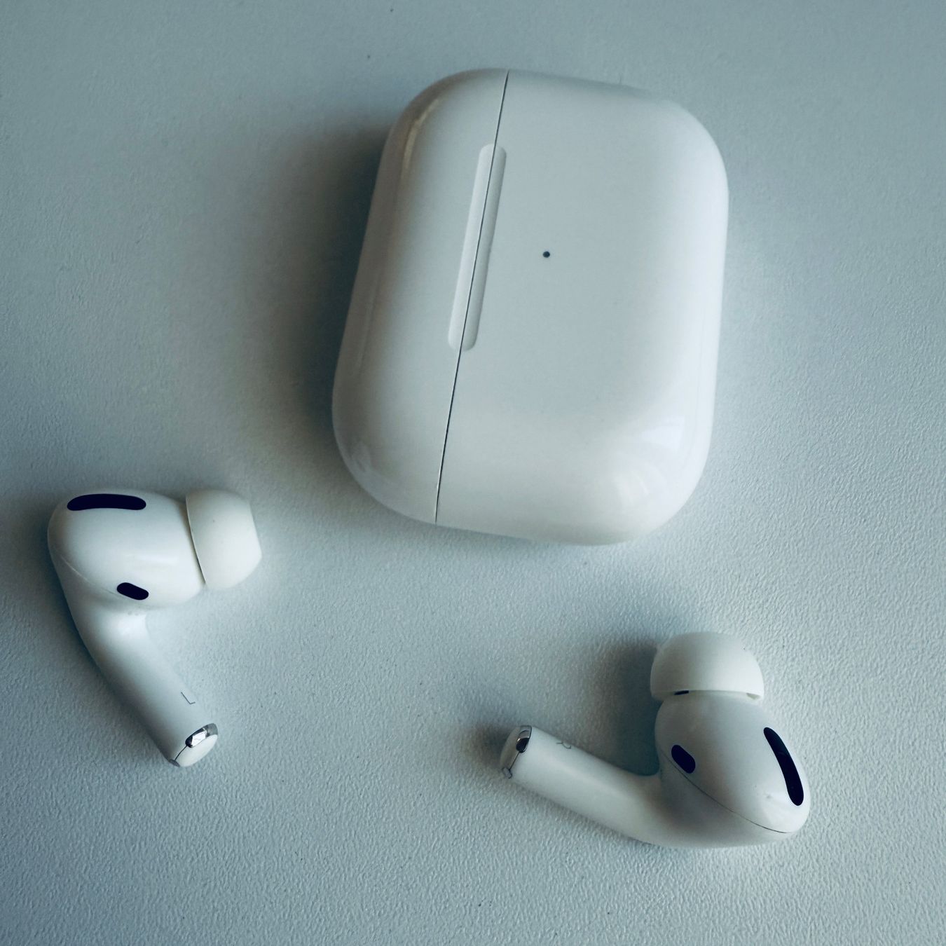 Apple Cuffie: Original Apple AirPods Pro 1 Gen. mit Wireless Case & Kabel – Usato da Basel venduto da MY.AIRPODS.SHOP 3
