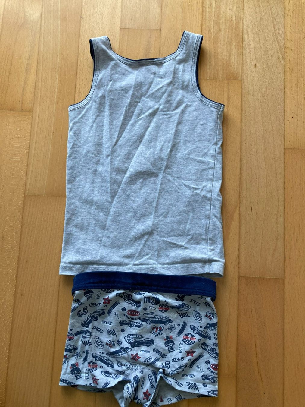 Schiesser Biancheria intima: Unterhose und Unterhemd mit Auto-Motiven "Schiesser" – Usato da Muttenz venduto da Juvenile33 1