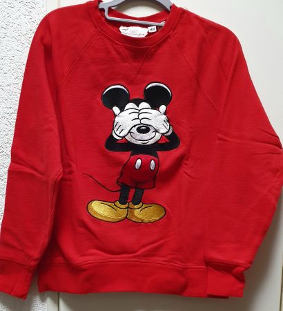 Vier Pullover