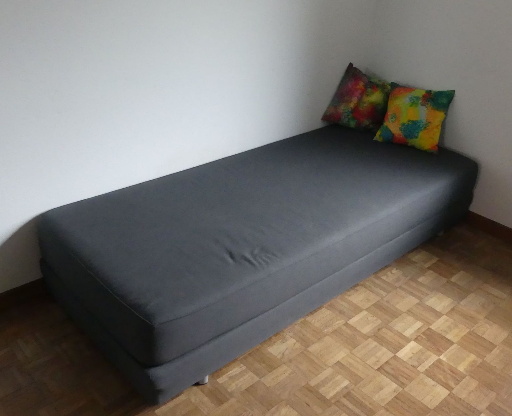 Sofas: Bettsofa dunkelgrau – D'occasion à Kehrsatz par Heikas