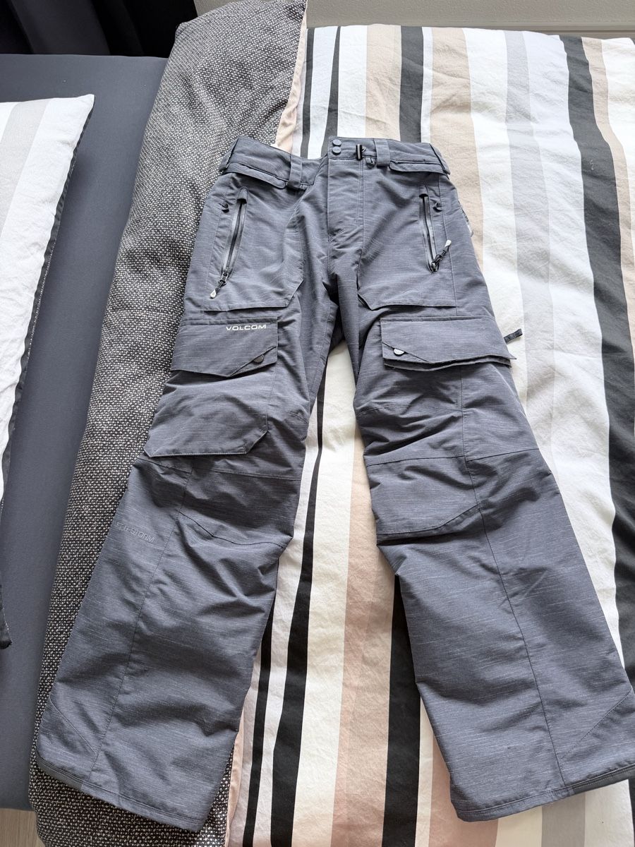 Volcom Hosen: Volcom Ski Pants Grey – Gebraucht aus Zürich von jil_7l2p