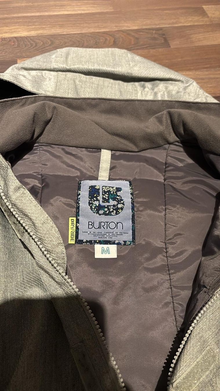 Burton Giacche: Stylische Winterjacke Burton Grösse M – Usato da Wallisellen venduto da Si_13_ 4
