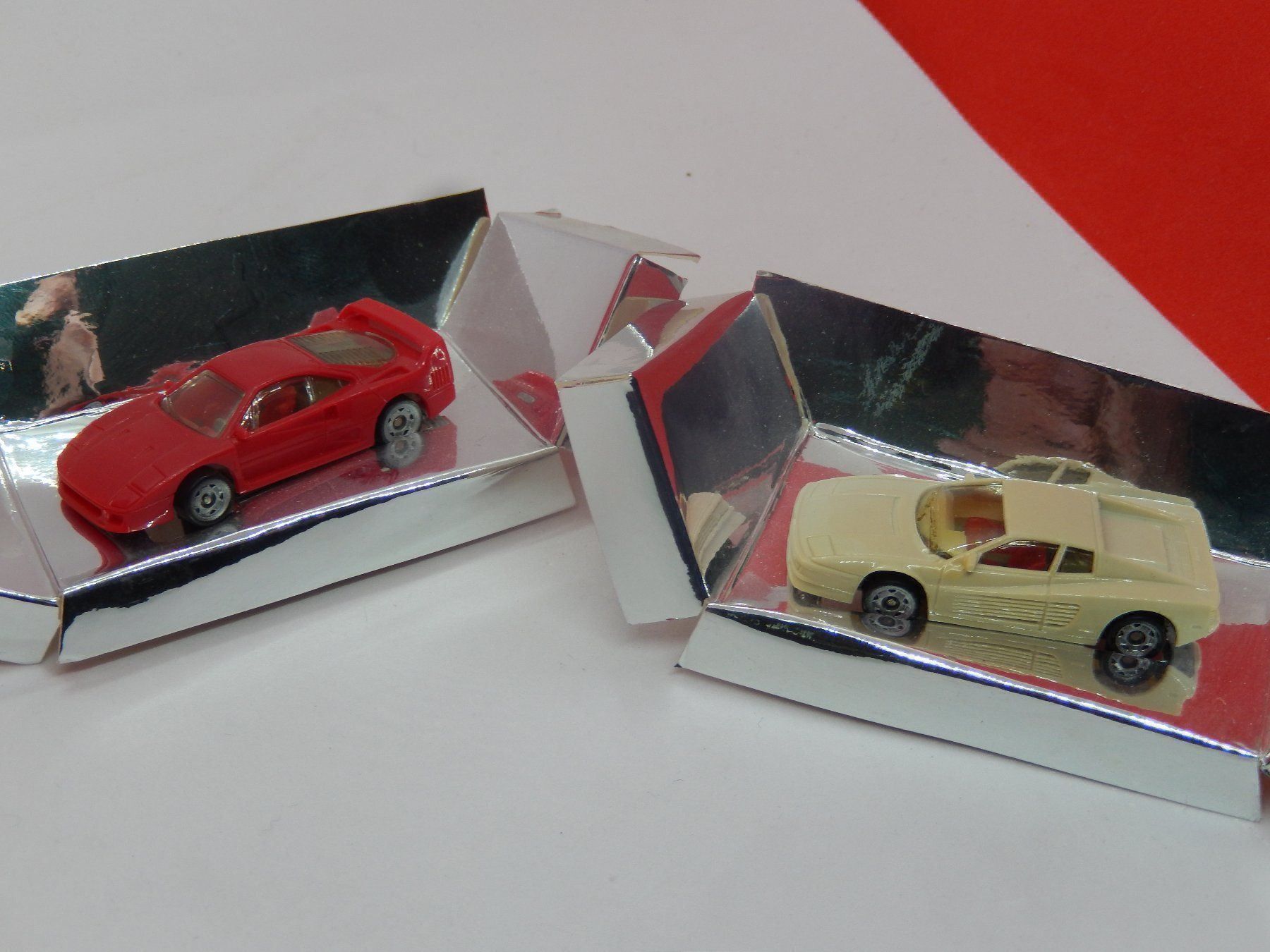 Ferrari Modellini d'auto: 2 Ferrari TR/F40 im "Display " Monogramm  %% Ausverkauf %% – Usato da Reiden venduto da mondial2