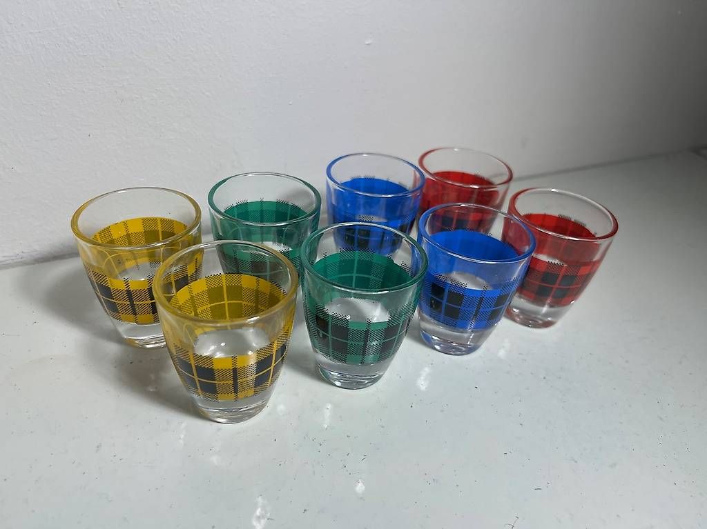 Bicchieri: Huit verres à liqueur vintage Luminarc – Usato da Les Acacias venduto da kim_2dxt