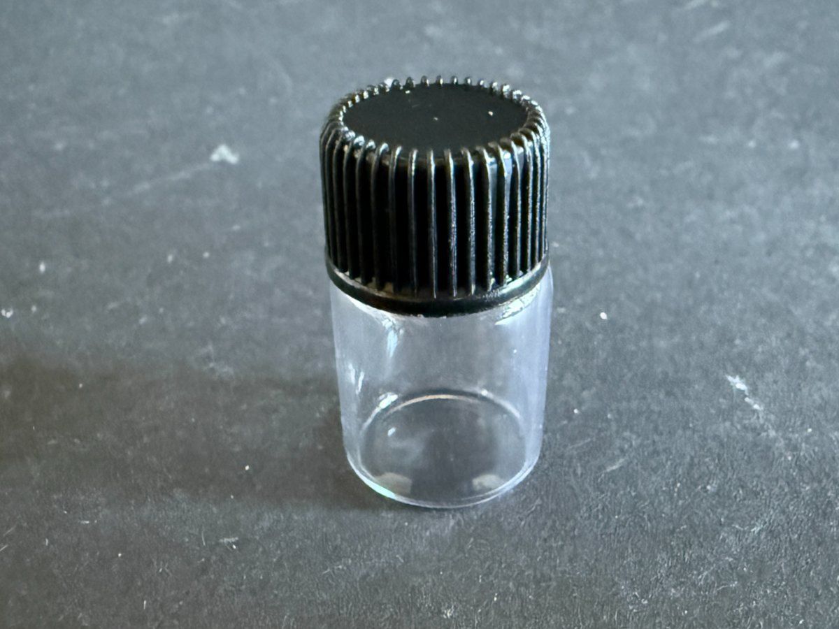 Contenitori & Simili: 25 Stück Packung Glas Probenflasche 2 ml mit Schraubdeckel – Nuovo e nell'imballaggio originale da Lützelflüh-Goldb venduto da Elementis 1