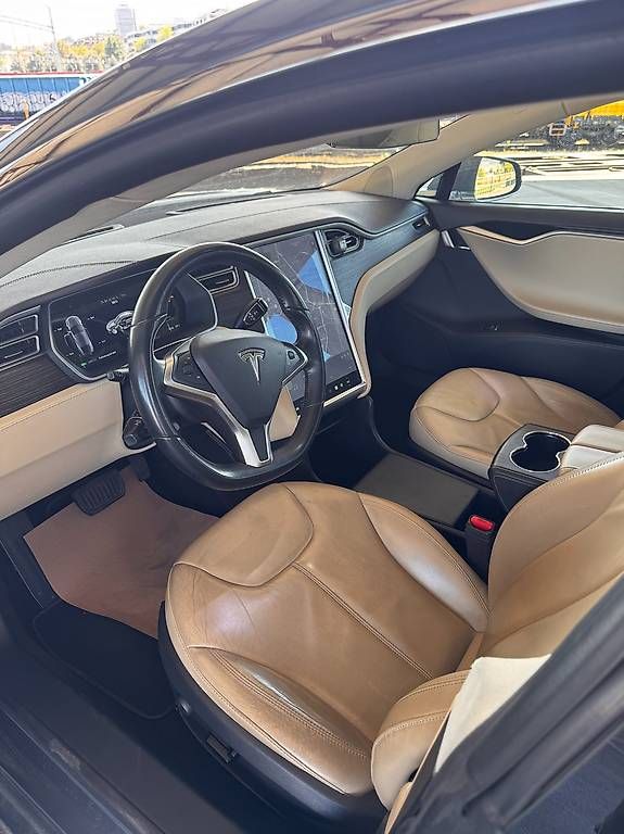 Automobili: Tesla Model S 85  – Usato da Basel venduto da rav_csh6 2