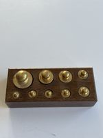 Gewichtssatz Messing mit Holzblock gebraucht(2S5)