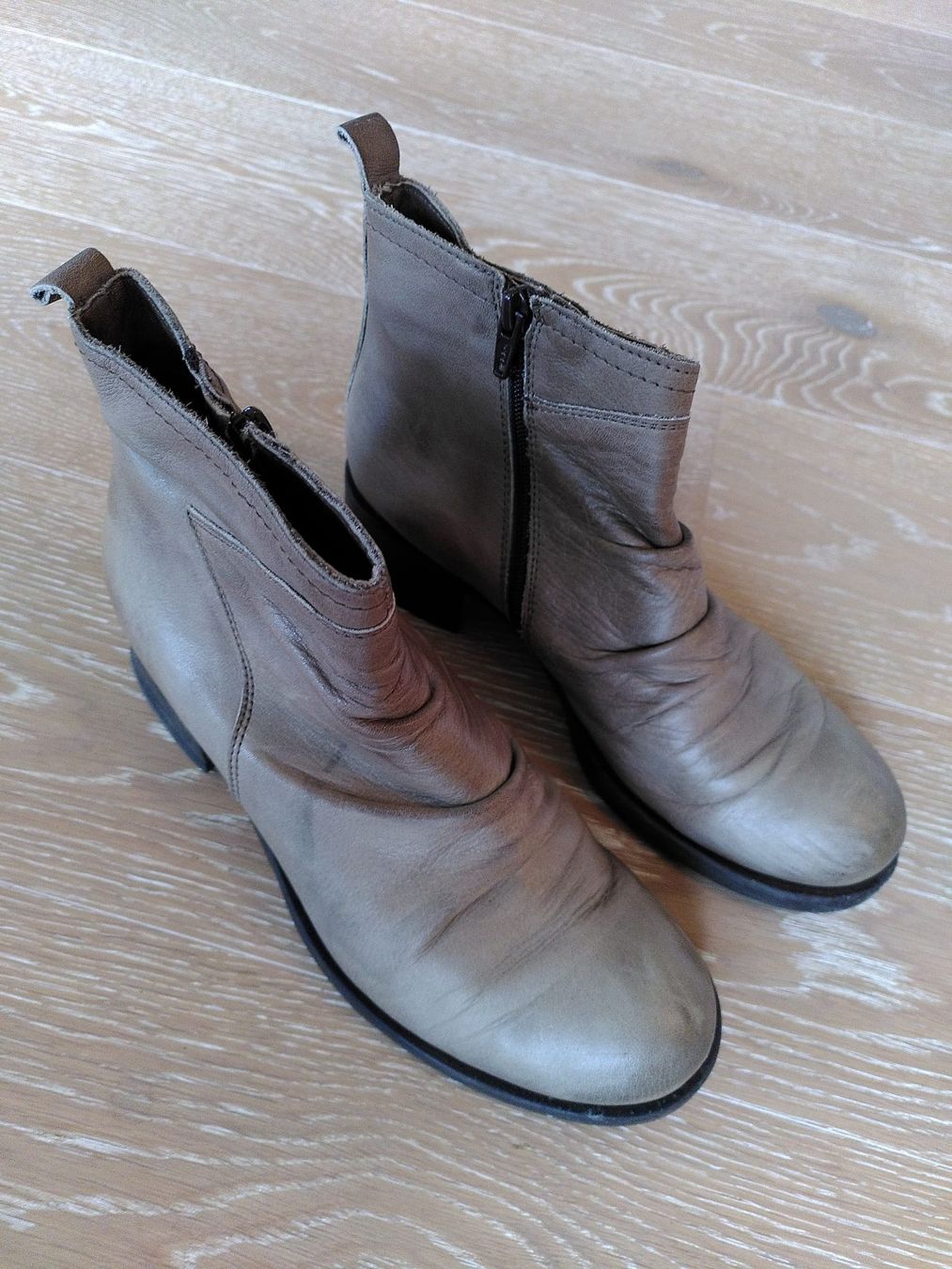 Damenschuhe: Graue Leder Stiefeletten Grösse 39 – Gebraucht aus Lugano von fab_h5r2 1