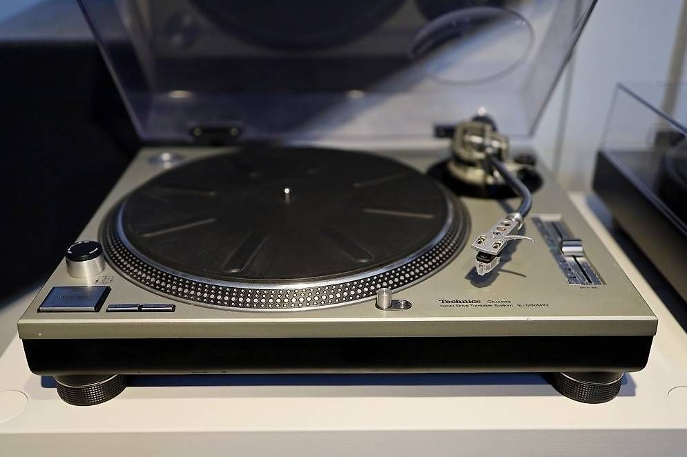 Technics Giradischi: Technics SL1200 DJ Spieler – Usato da Luzern venduto da Hifipro 1