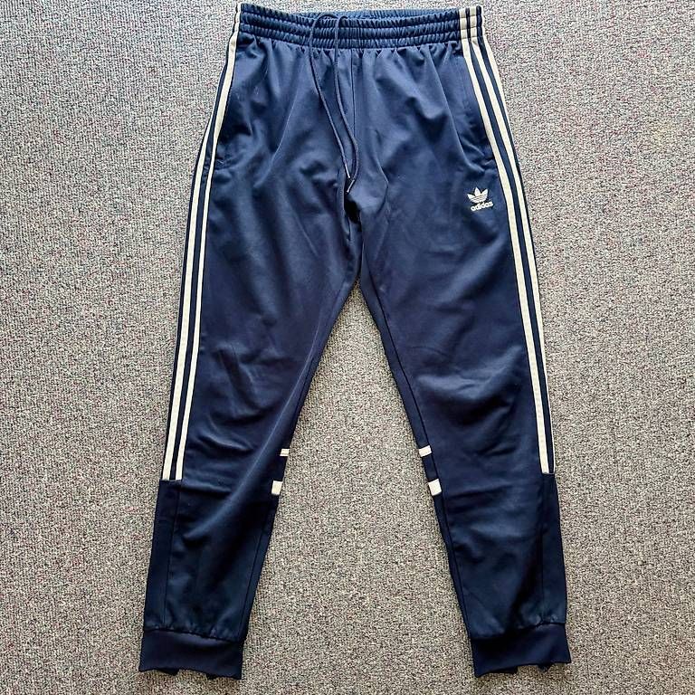 Hosen: Adidas Trainerhosen – Gebraucht aus Oberwil BL von sim_fs72