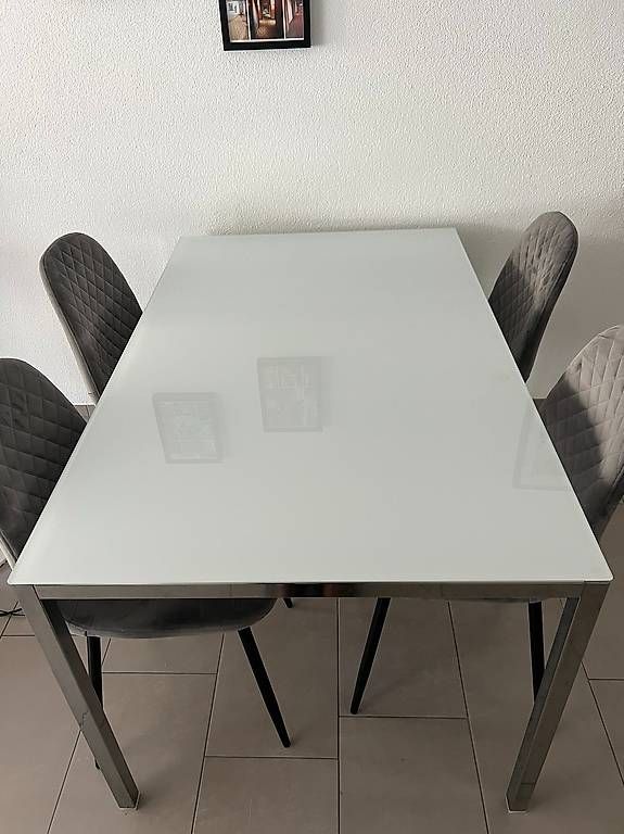 Tischset: Moderner Esstisch mit 4 Samtstühlen – Gebraucht aus Schuebelbach von jaflespacheco 2