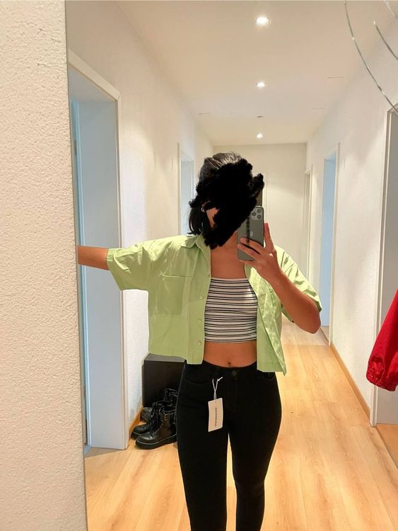 Camicette: Mintgrüne Crop Bluse Gr. S - neuwertig! – Nuovo (secondo la descrizione) da Luzern venduto da Secondhand-05