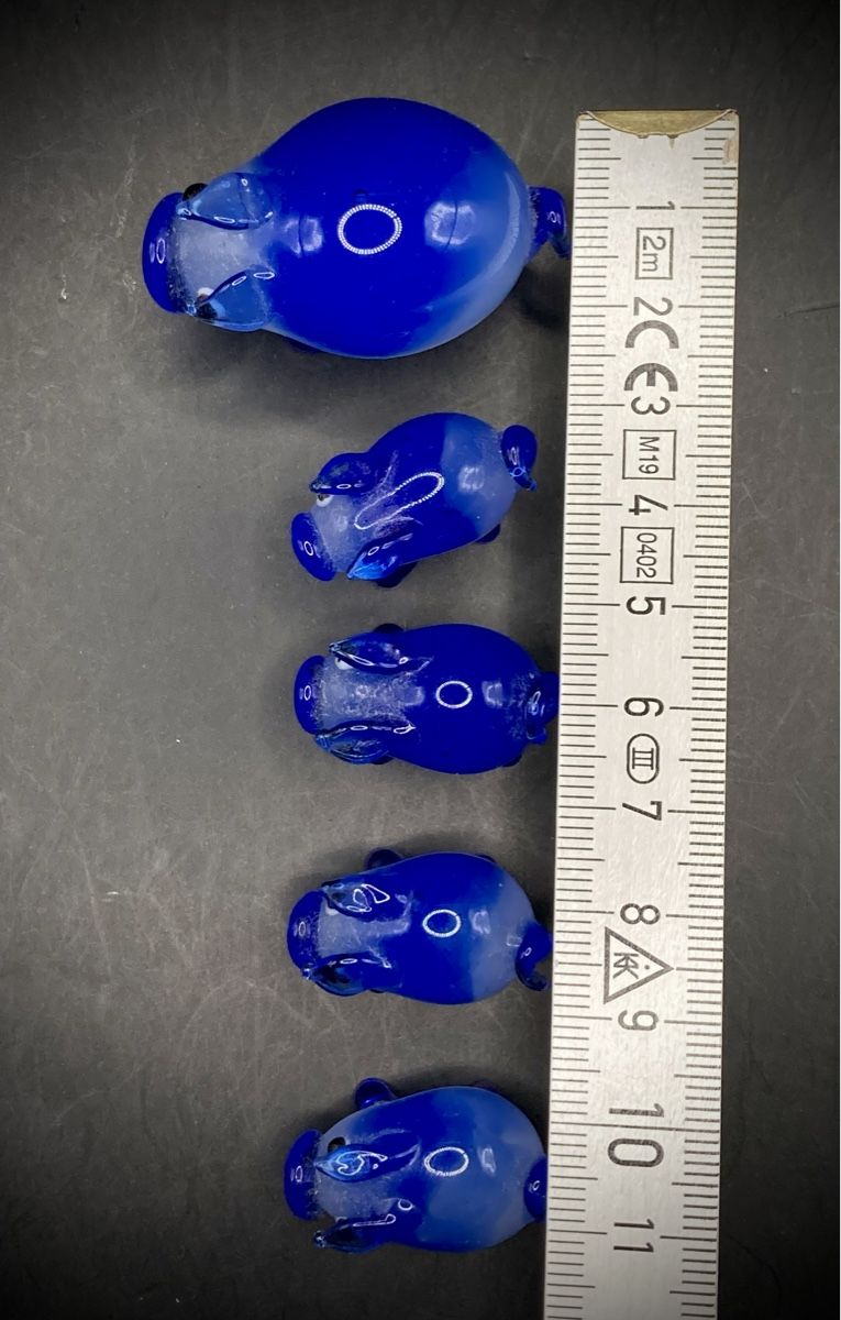 Statuette: Glas Figuren Schweine blau 5er Set – Usato da Vinelz venduto da Viewfinder84 4