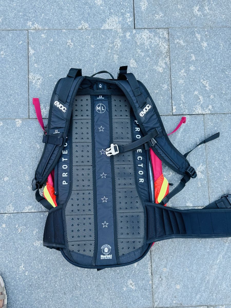 Evoc Zaini: EVOC Freeride Trail Protector Rucksack rot/pink M/L – Usato da Herrliberg venduto da N.S. 4