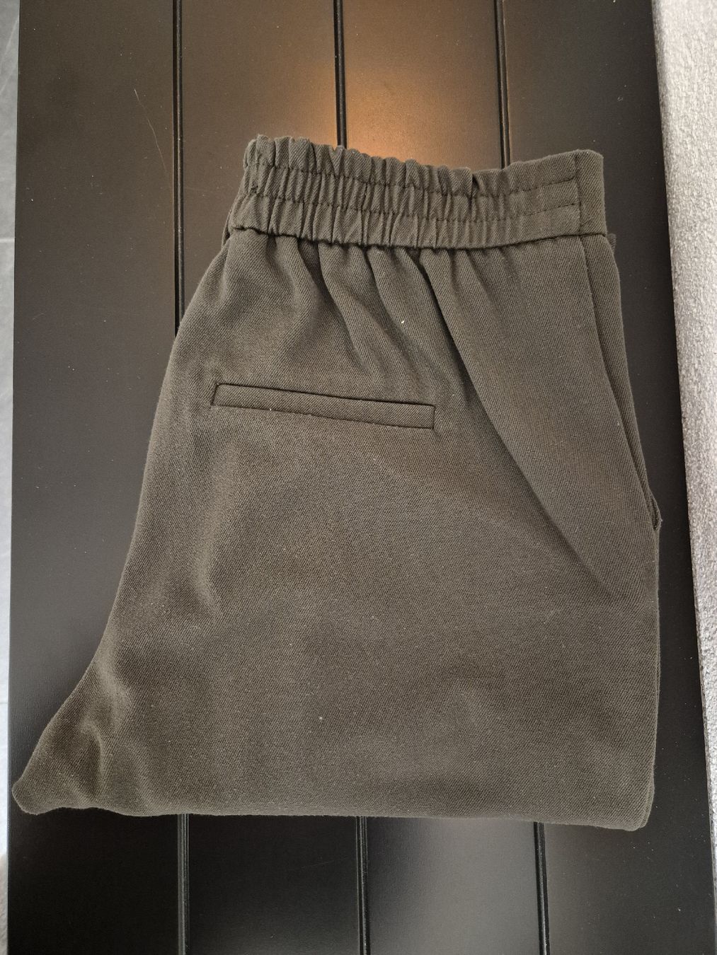 Vero Moda Pantaloni: schöne Stoffhose der Marke Vero Moda – Usato da Kehrsatz venduto da flu_2lhj 2