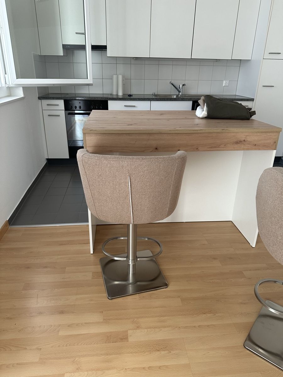Tabourets: Barhocker mit Fussring grau 2 Stk, beige – D'occasion à Zug par S6403 6