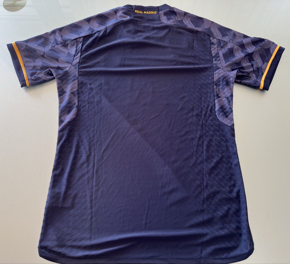 Adidas Canottiere & Pantaloni: Adidas Real Madrid 23/24 Away Authentic Size M – Nuovo e nell'imballaggio originale da Luzern venduto da Loris02 5