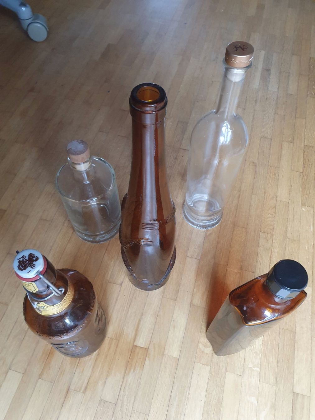 Flaschen: 5 Glasflaschen diverse Grössen – Gebraucht aus Schliern b. Köniz von Evivo
