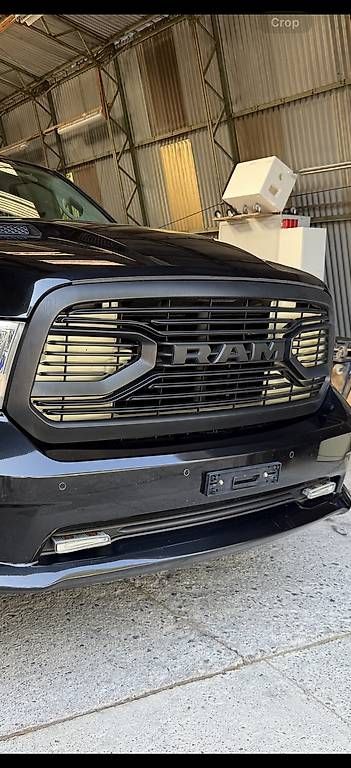 Dodge Tutti pezzi di ricambio auto: Dodge ram grill schwarz – Usato da Kerns venduto da Imdi