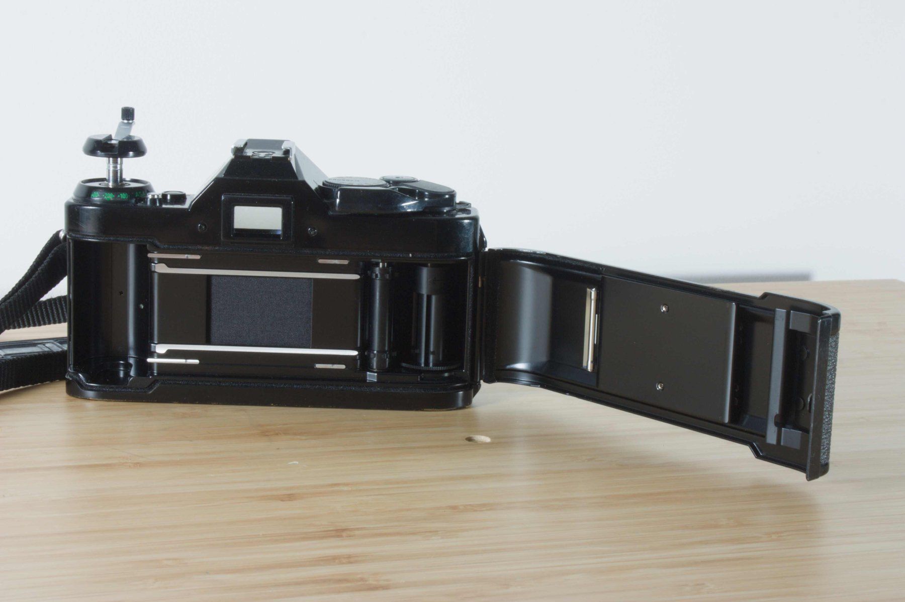 Canon Fotocamera: Canon AE-1 Program Schwarz 35mm Spiegelreflexkamera – Usato da Zürich venduto da thelittleerik 4