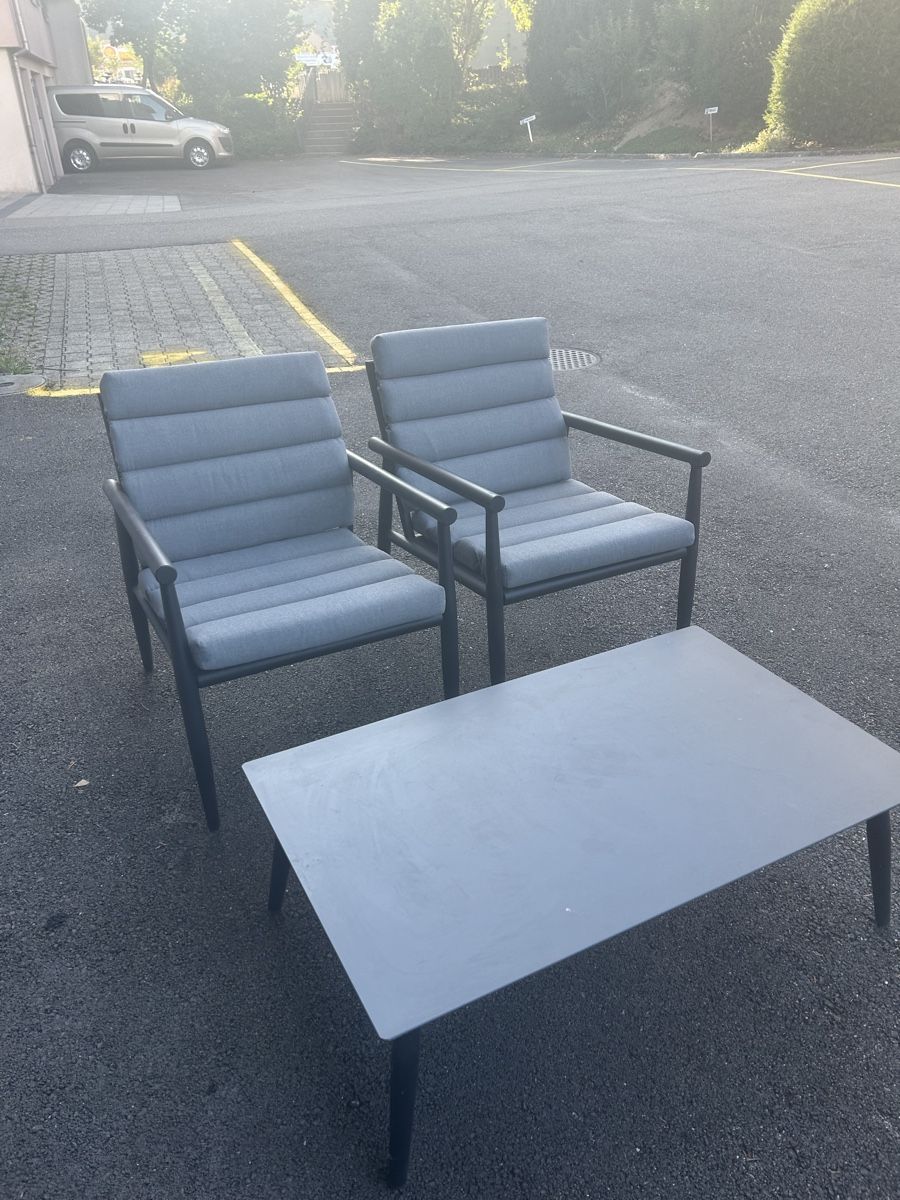 Sessel: Balkon-/ Gartensitz mit Tisch – Gebraucht aus Langenthal von E.Mersin