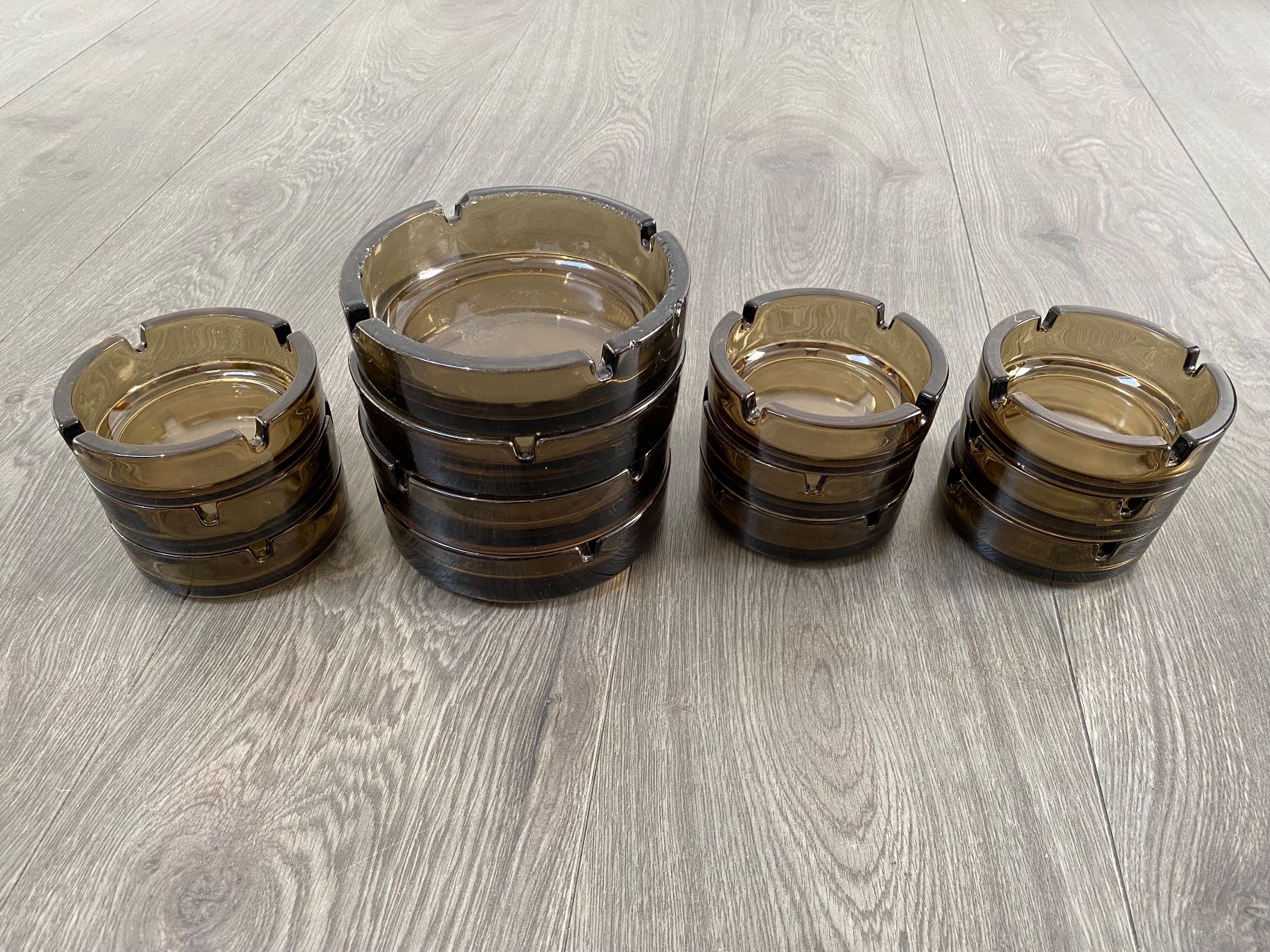 Portacenere: 13 braune Aschenbecher aus Glas – Usato da Hägglingen venduto da Karin0802
