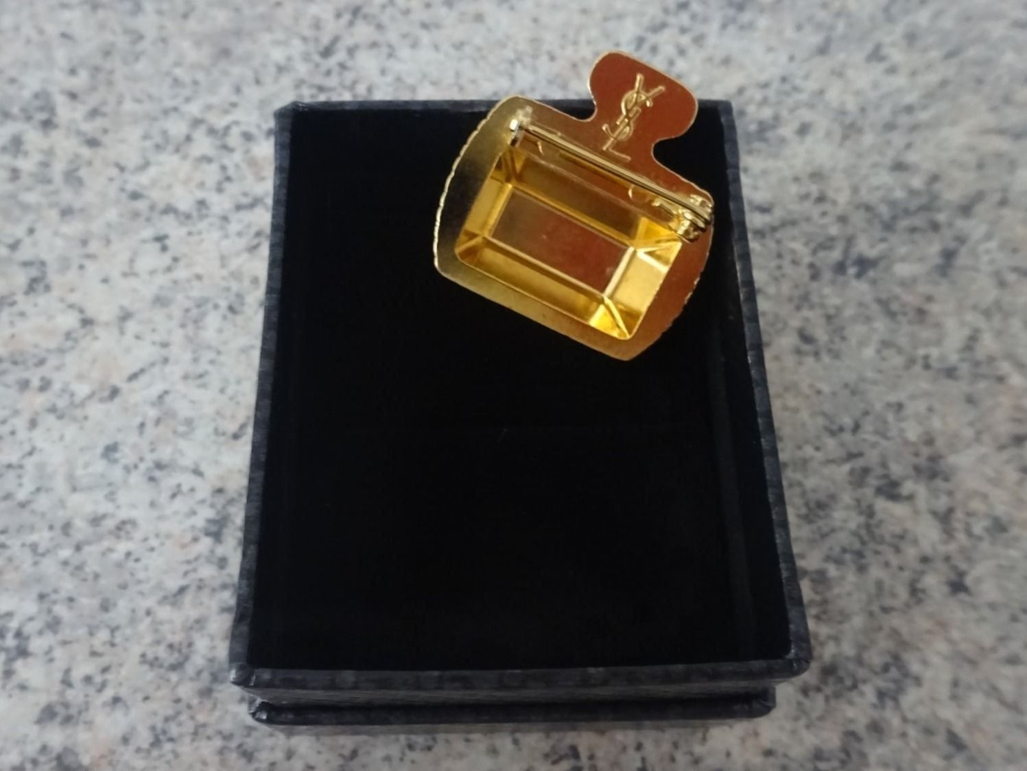 Saint Laurent Spille & Fermagli: YSL Brosche – Usato da Esslingen venduto da eintagammeer 2