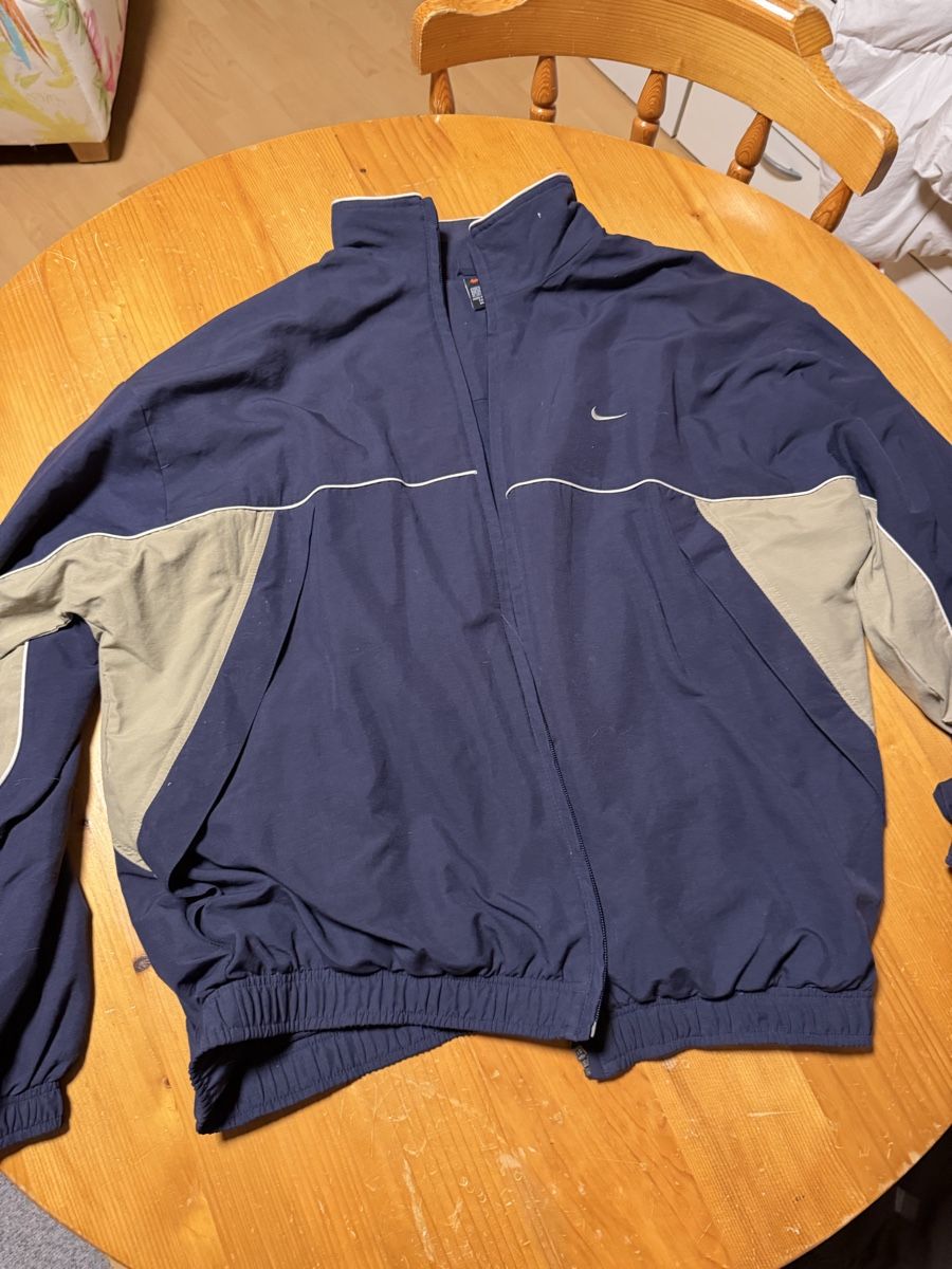 Jacken: Nike traningsjacke – Gebraucht aus Zürich von papaplatte