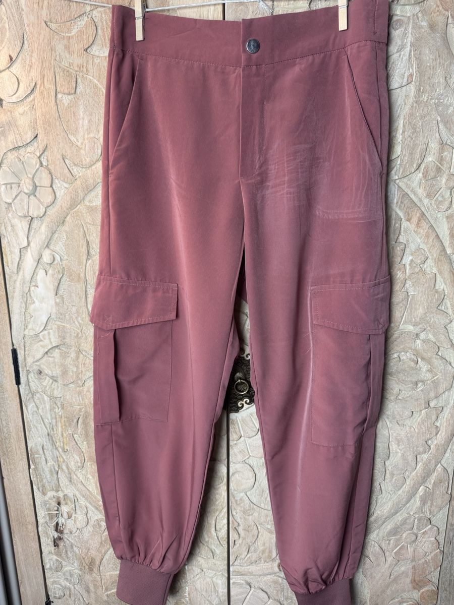 Zara Hosen: Stylische Cargohose Dunkles Altrosa - S – Gebraucht aus Wettingen von JasminL92