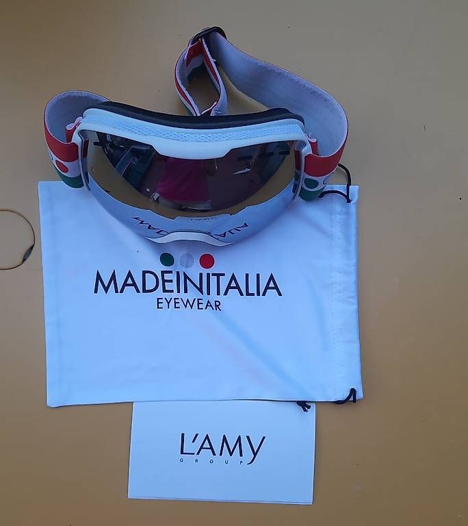 Lunettes & Verres: Masque de ski neuf Monte Bianco 4810 – D'occasion à Bussigny par maeva2010