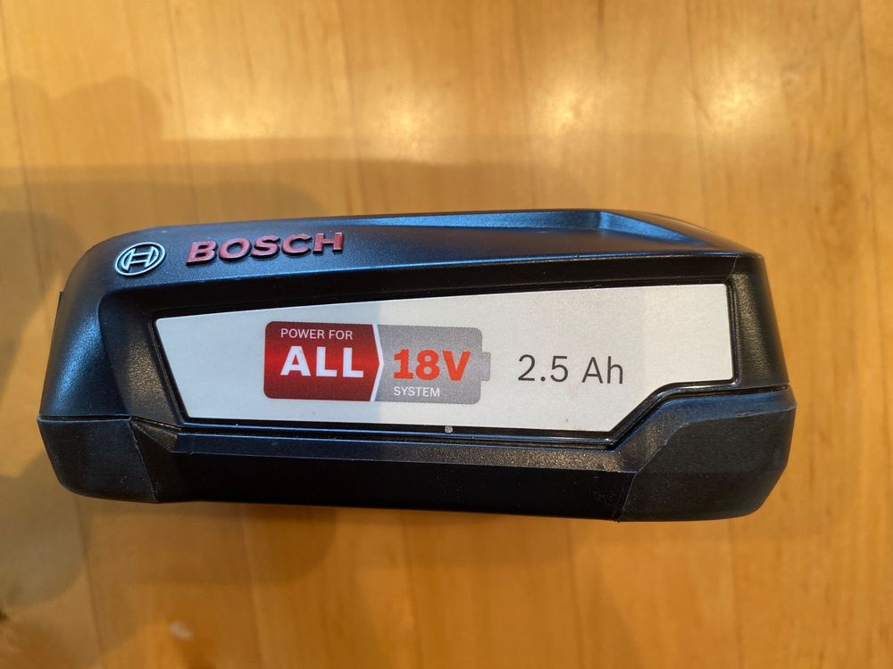 Bosch Akku Ladegerät mit Akku ALL 18V Kaufen auf Ricardo
