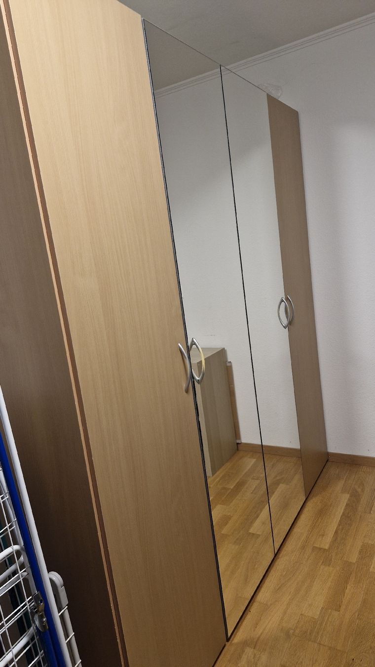 Schränke: Kleiderschrank – Gebraucht aus Greifensee von san_9yzn