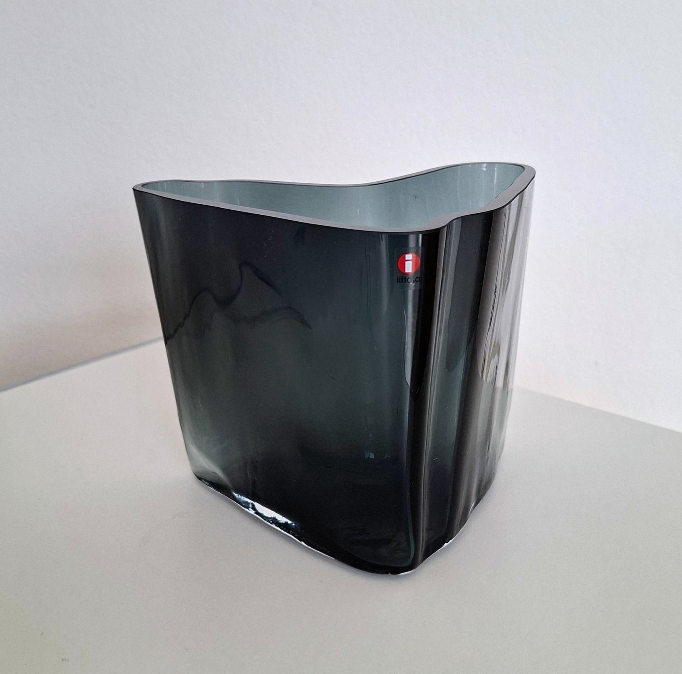 Iittala Vasi & Recipienti: Alvar Aalto Bumerang Vase – Usato da Luzern venduto da alpler1