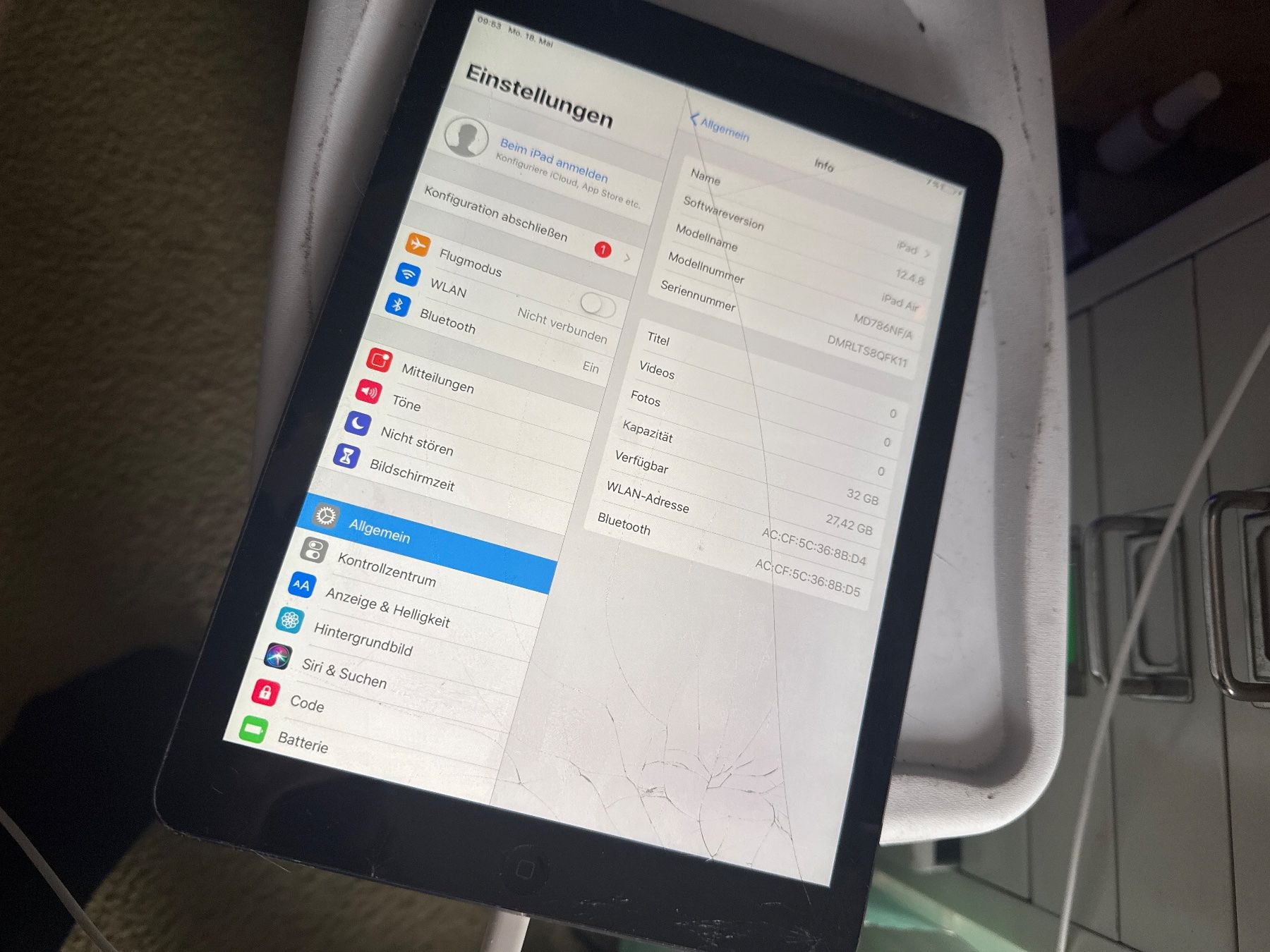 Apple Tablet PC: Ipad Air  -A1474-  kein icloude – Difettoso da Olten venduto da HoYa01