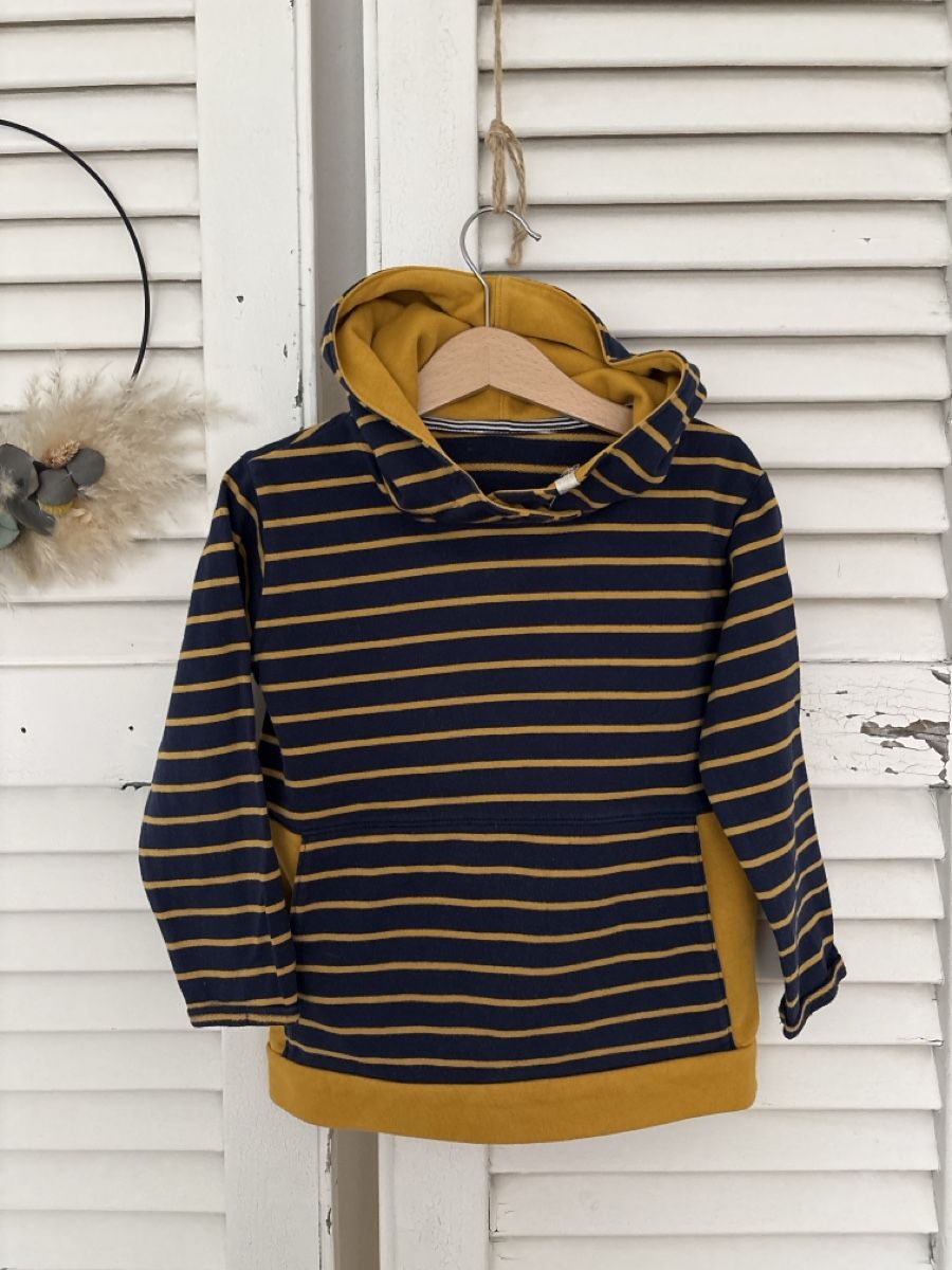 Pulls & Sweat-shirts: Sweater Gr 104 – D'occasion à Mörschwil par Mibasel
