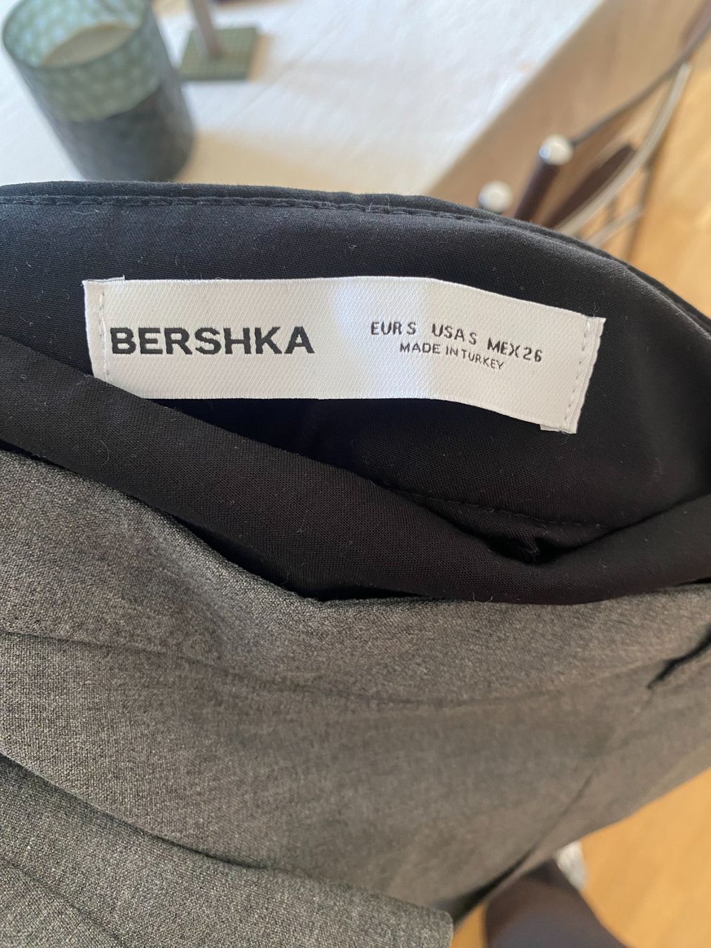 Bershka Gonne: Grauer Minirock von Bershka – Usato da Luzern venduto da champagnelaury 4